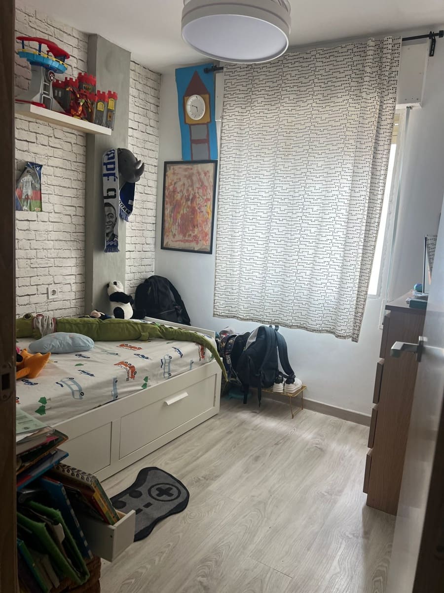 4 Zimmer Apartment zu verkaufen in Estepona mit Garage - 290.000 € (Ref: 9676803)