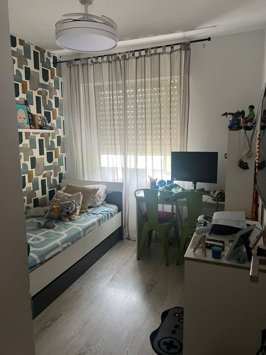 4 Zimmer Apartment zu verkaufen in Estepona mit Garage - 290.000 € (Ref: 9676803)