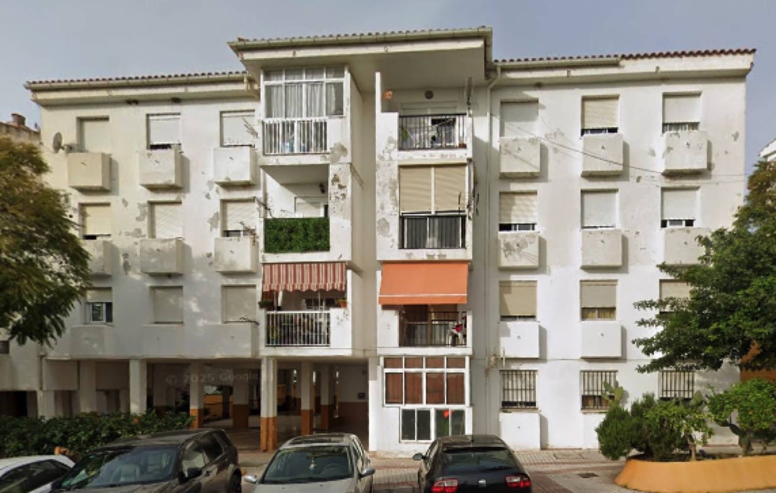 4 Zimmer Apartment zu verkaufen in Estepona mit Garage - 290.000 € (Ref: 9676803)
