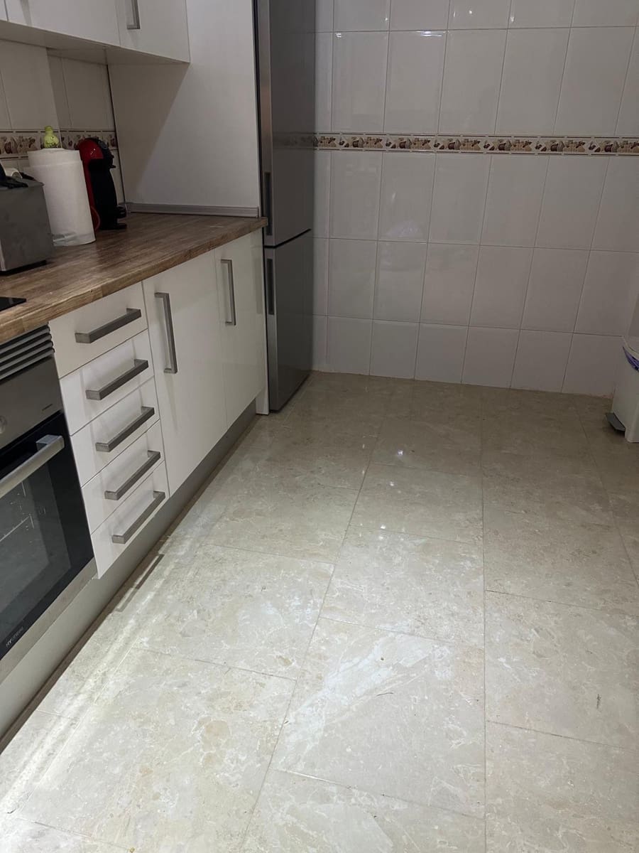 3 sypialnia Apartament na sprzedaż w Marbella z basenem garażem - 555 000 € (Ref: 9676804)