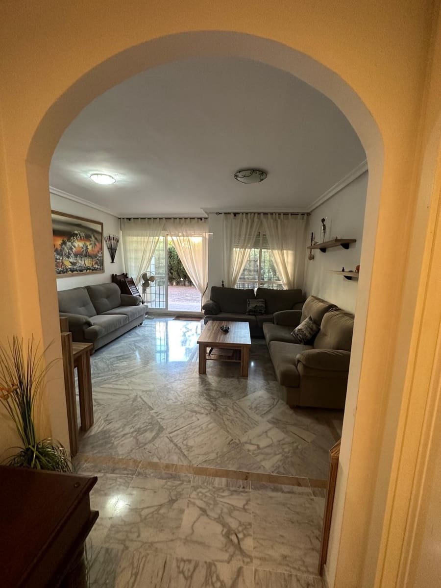 3 sypialnia Apartament na sprzedaż w Marbella z basenem garażem - 555 000 € (Ref: 9676804)