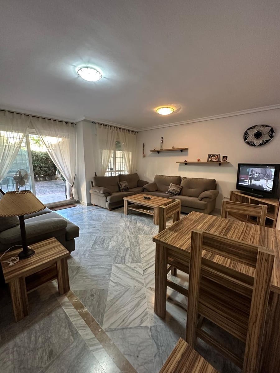 3 sypialnia Apartament na sprzedaż w Marbella z basenem garażem - 555 000 € (Ref: 9676804)