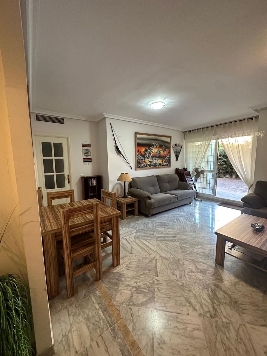 3 sypialnia Apartament na sprzedaż w Marbella z basenem garażem - 555 000 € (Ref: 9676804)