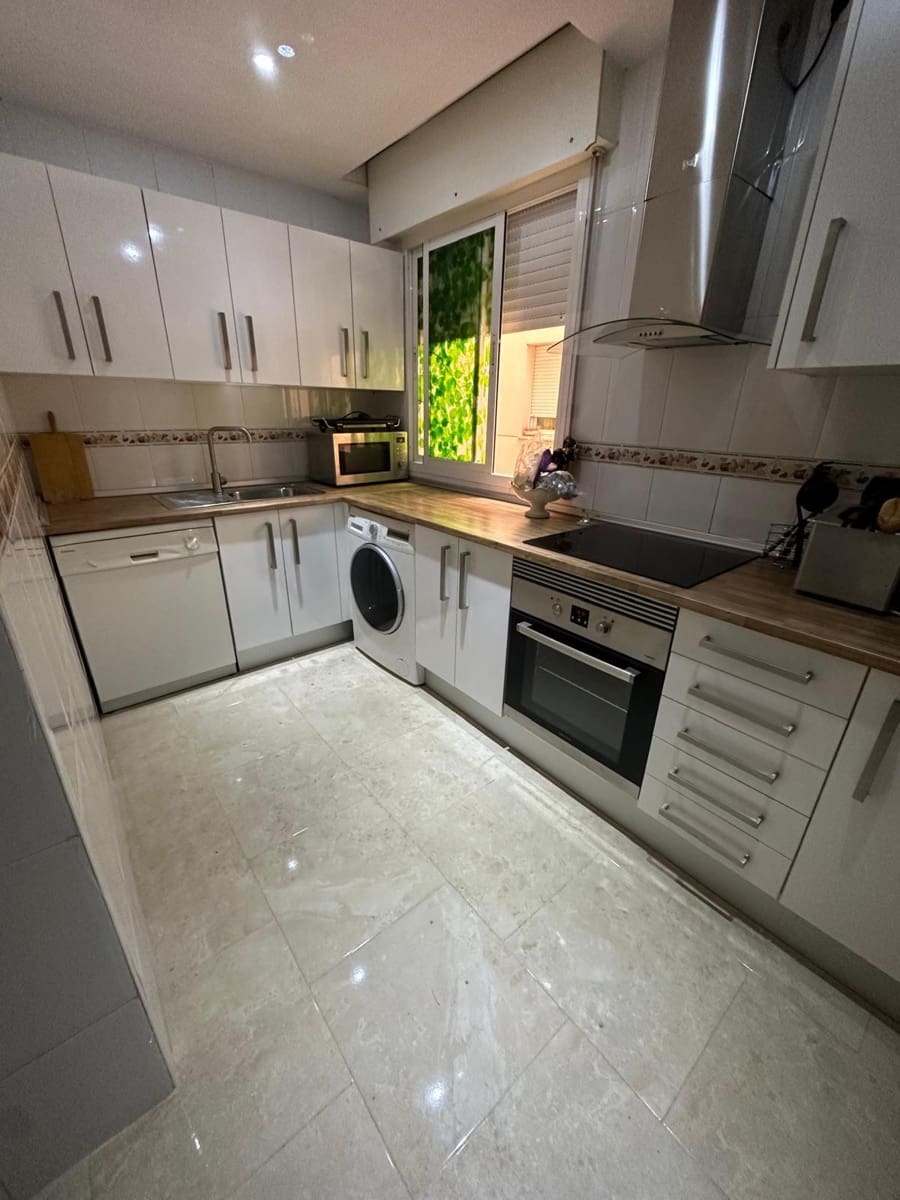 3 sypialnia Apartament na sprzedaż w Marbella z basenem garażem - 555 000 € (Ref: 9676804)