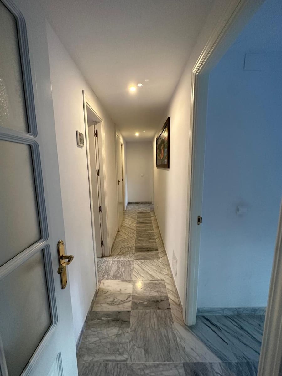 3 sypialnia Apartament na sprzedaż w Marbella z basenem garażem - 555 000 € (Ref: 9676804)