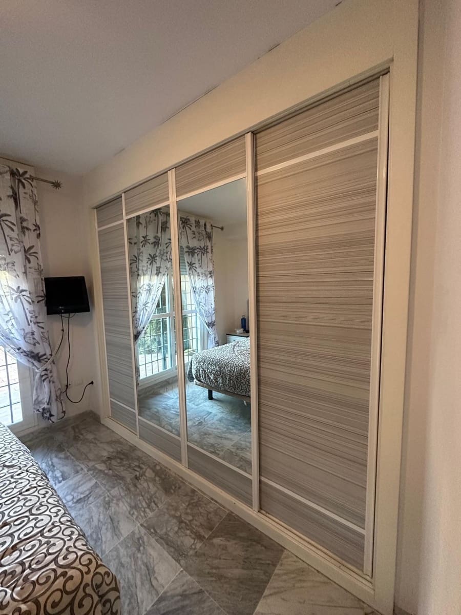 3 sypialnia Apartament na sprzedaż w Marbella z basenem garażem - 555 000 € (Ref: 9676804)