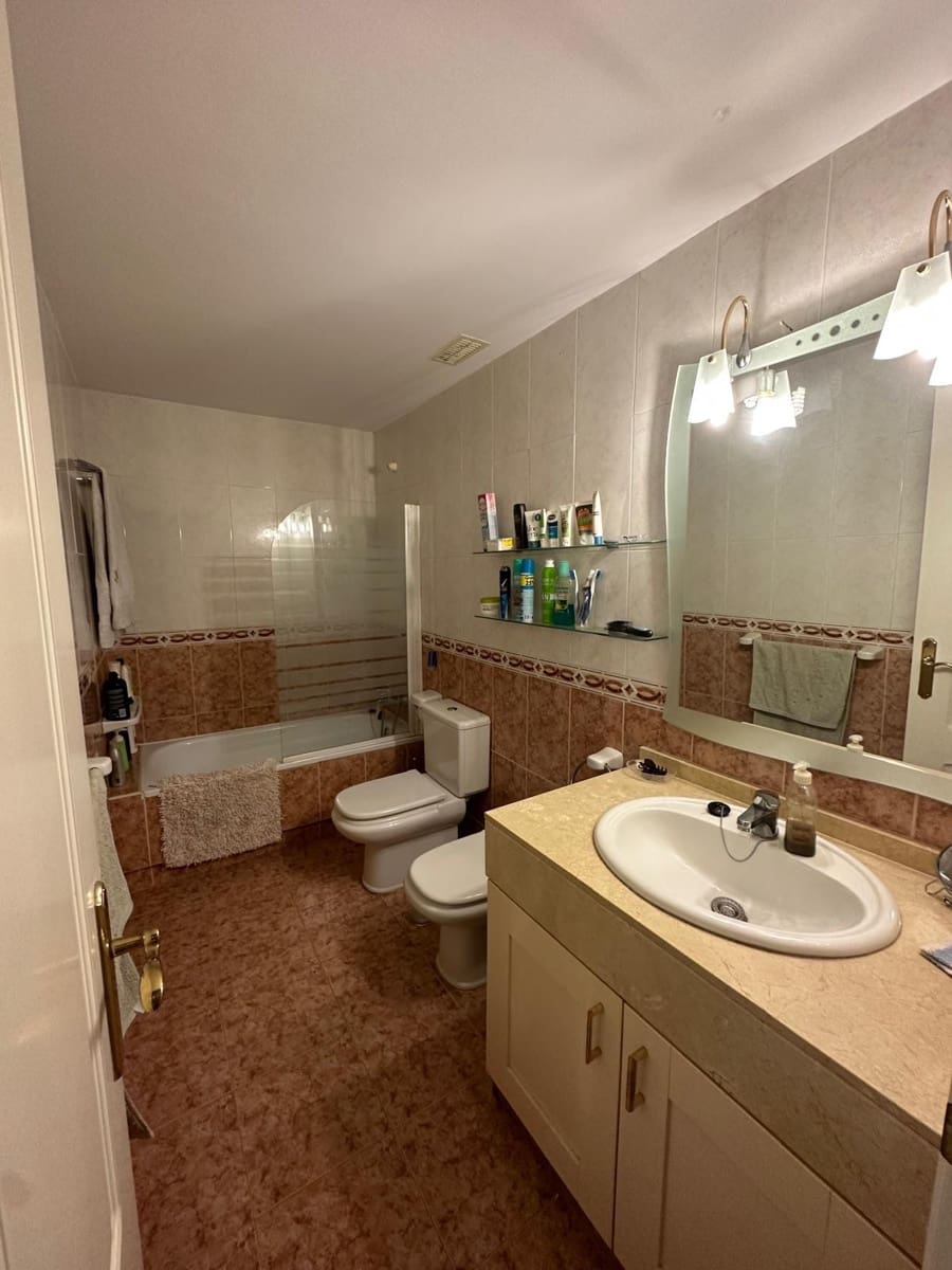 3 sypialnia Apartament na sprzedaż w Marbella z basenem garażem - 555 000 € (Ref: 9676804)