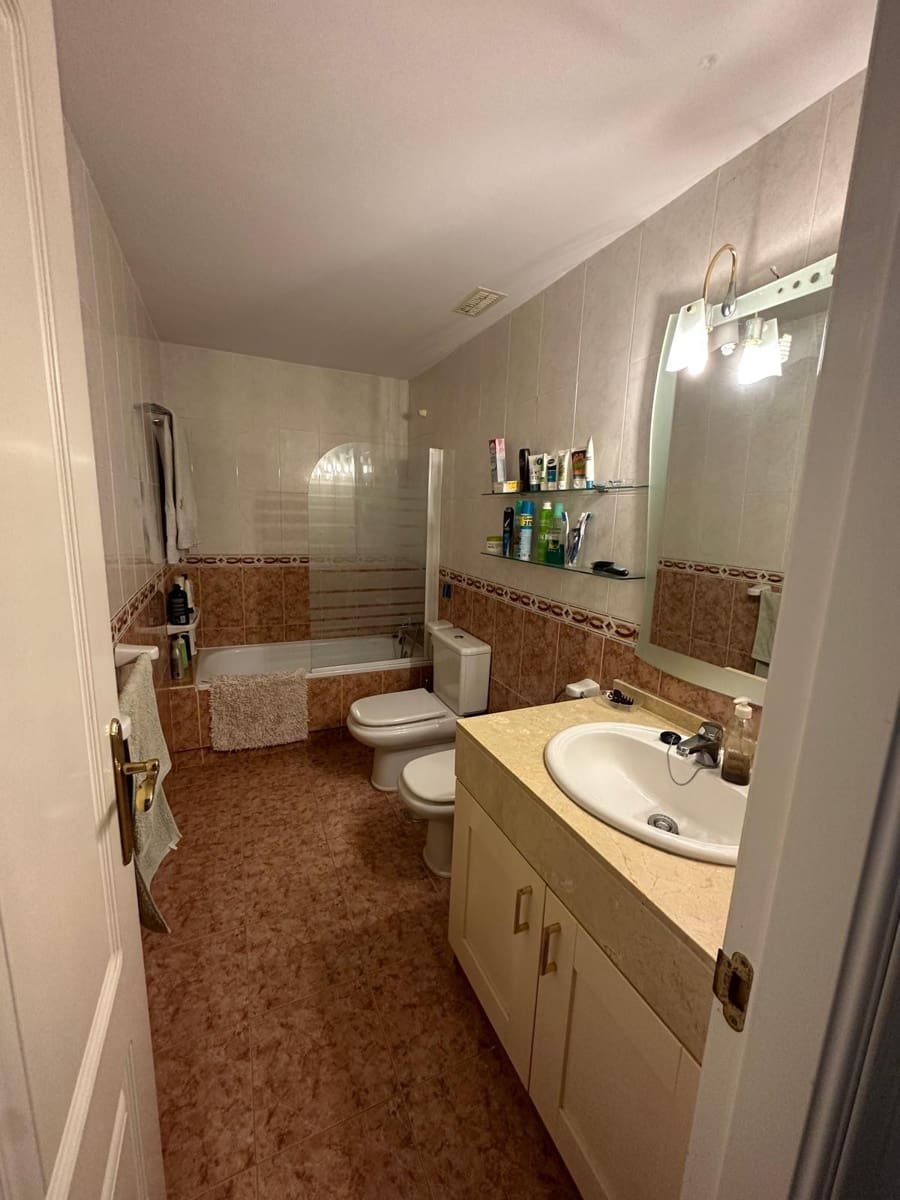 3 sypialnia Apartament na sprzedaż w Marbella z basenem garażem - 555 000 € (Ref: 9676804)