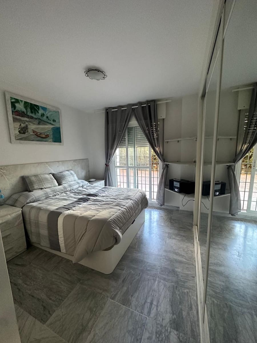 3 sypialnia Apartament na sprzedaż w Marbella z basenem garażem - 555 000 € (Ref: 9676804)