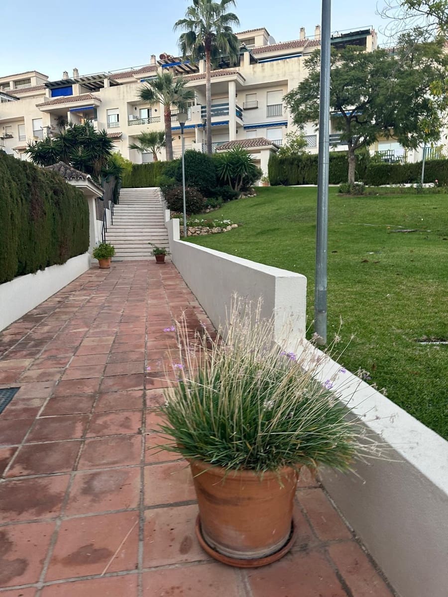 3 sypialnia Apartament na sprzedaż w Marbella z basenem garażem - 555 000 € (Ref: 9676804)
