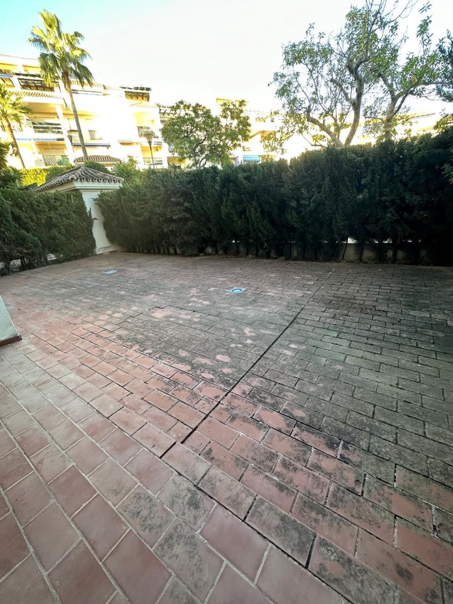 3 sypialnia Apartament na sprzedaż w Marbella z basenem garażem - 555 000 € (Ref: 9676804)