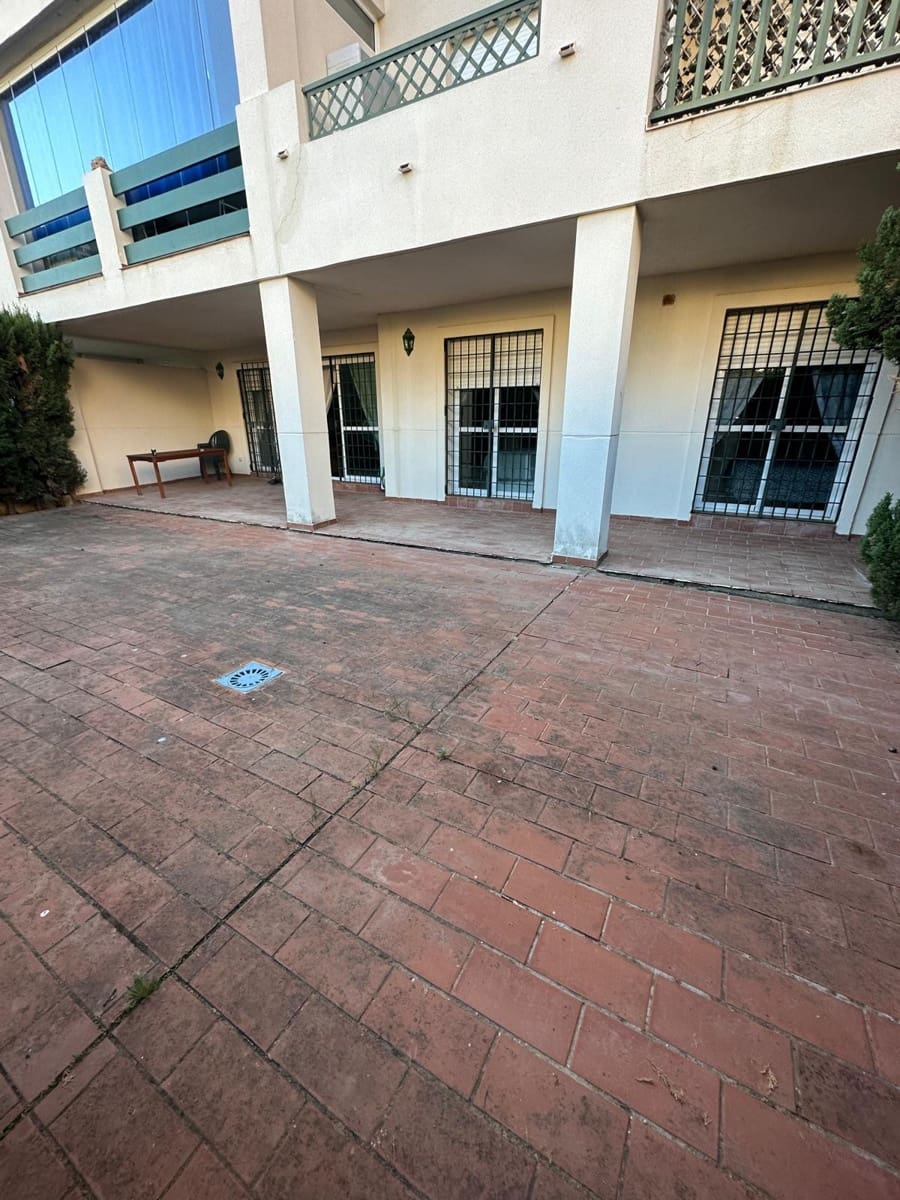 3 sypialnia Apartament na sprzedaż w Marbella z basenem garażem - 555 000 € (Ref: 9676804)