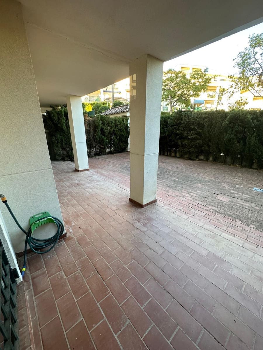 3 sypialnia Apartament na sprzedaż w Marbella z basenem garażem - 555 000 € (Ref: 9676804)