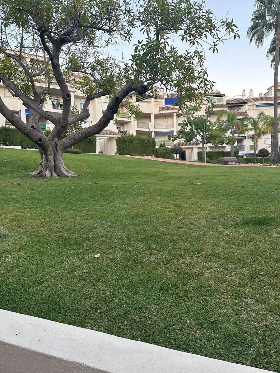 3 sypialnia Apartament na sprzedaż w Marbella z basenem garażem - 555 000 € (Ref: 9676804)