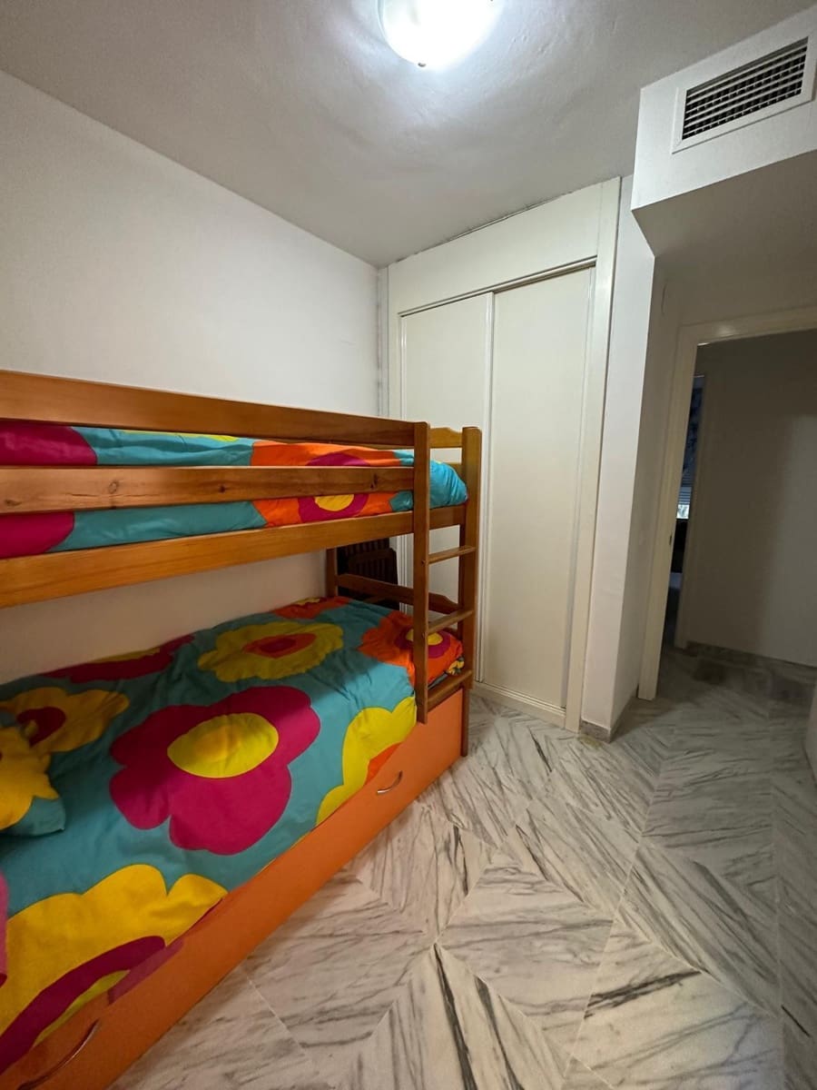 3 sypialnia Apartament na sprzedaż w Marbella z basenem garażem - 555 000 € (Ref: 9676804)
