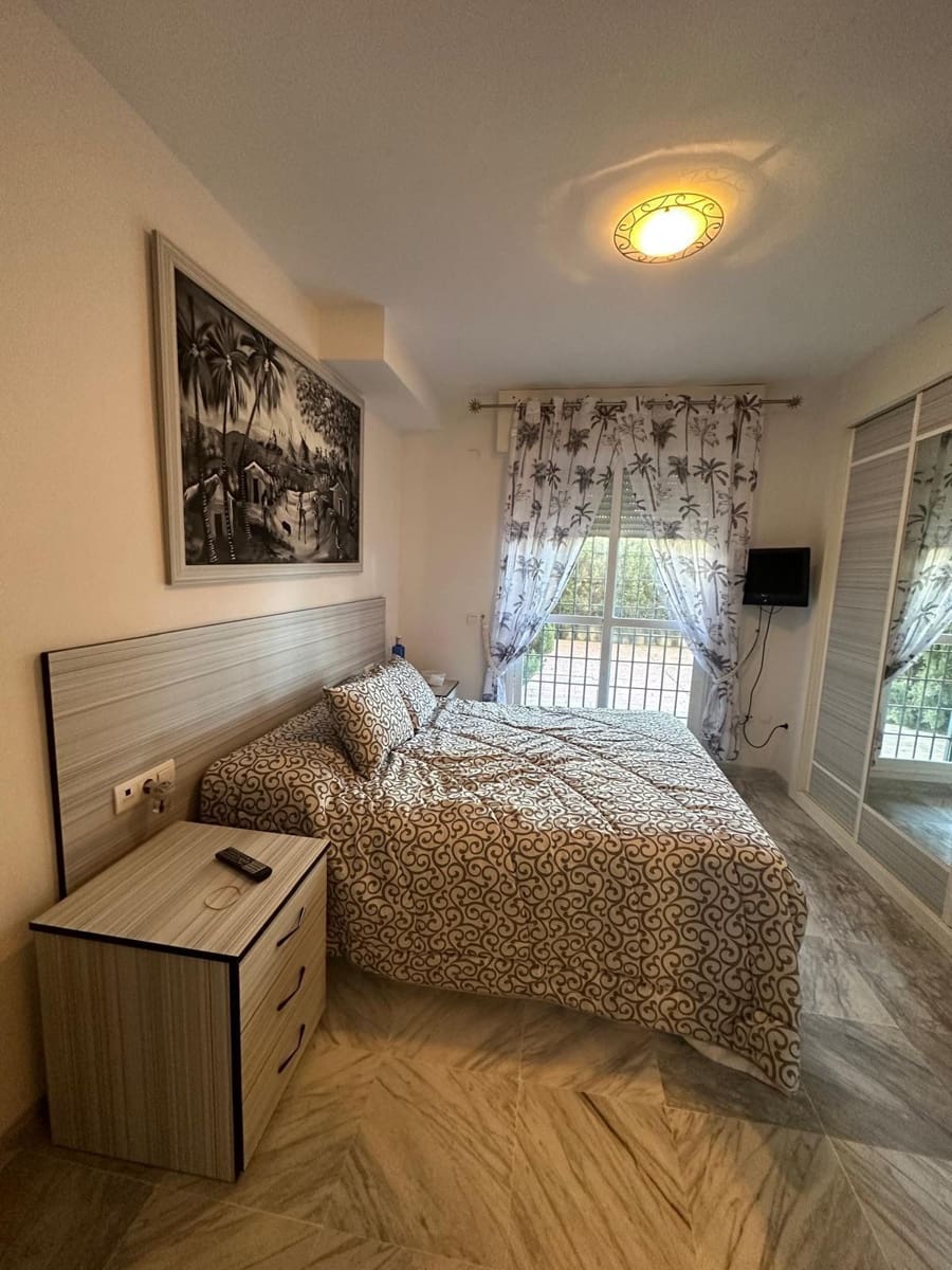 3 sypialnia Apartament na sprzedaż w Marbella z basenem garażem - 555 000 € (Ref: 9676804)