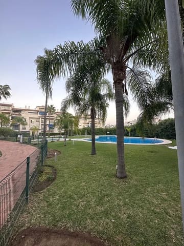 3 sypialnia Apartament na sprzedaż w Marbella z basenem garażem - 555 000 € (Ref: 9676804)