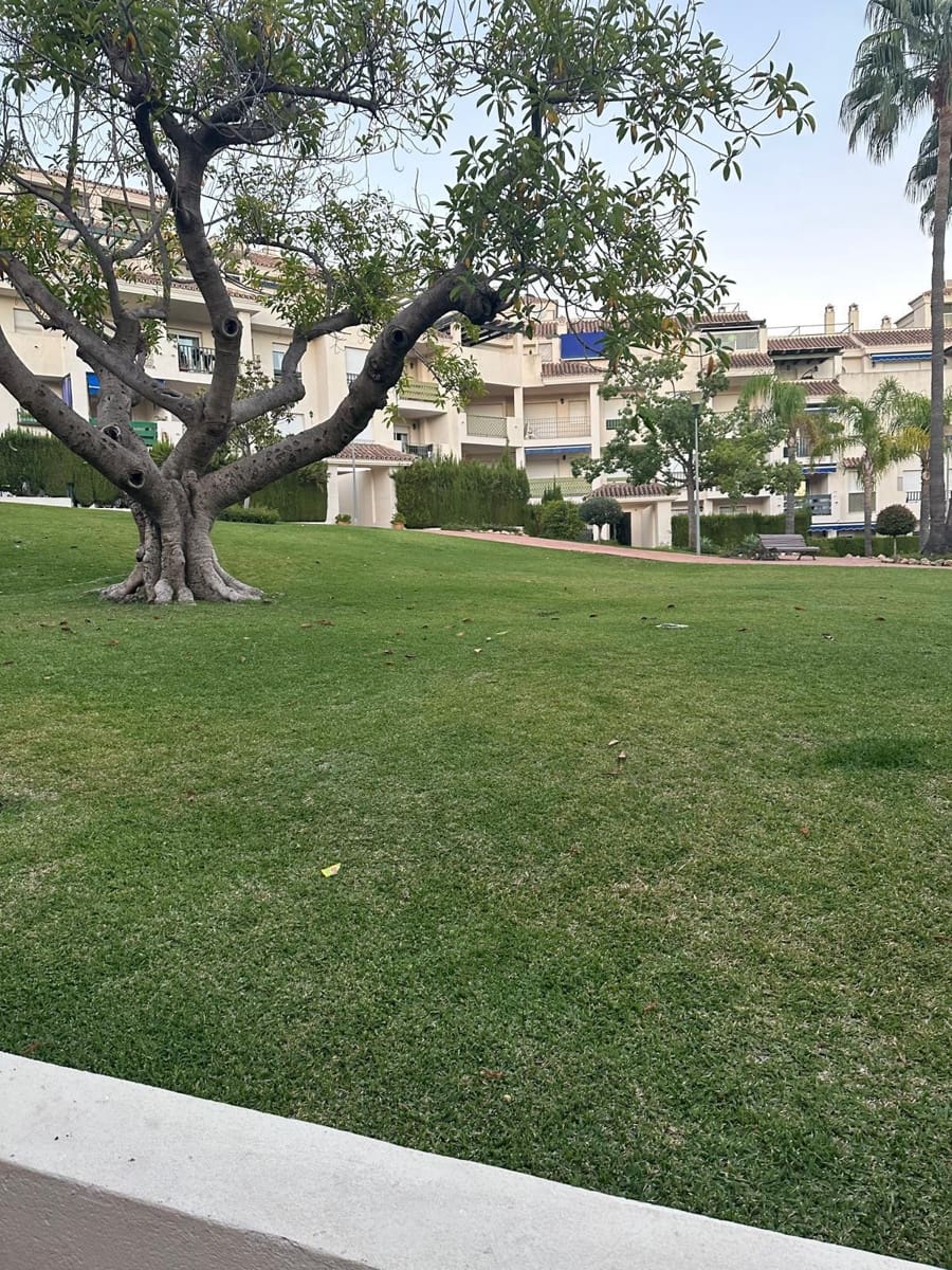 3 sypialnia Apartament na sprzedaż w Marbella z basenem garażem - 555 000 € (Ref: 9676804)