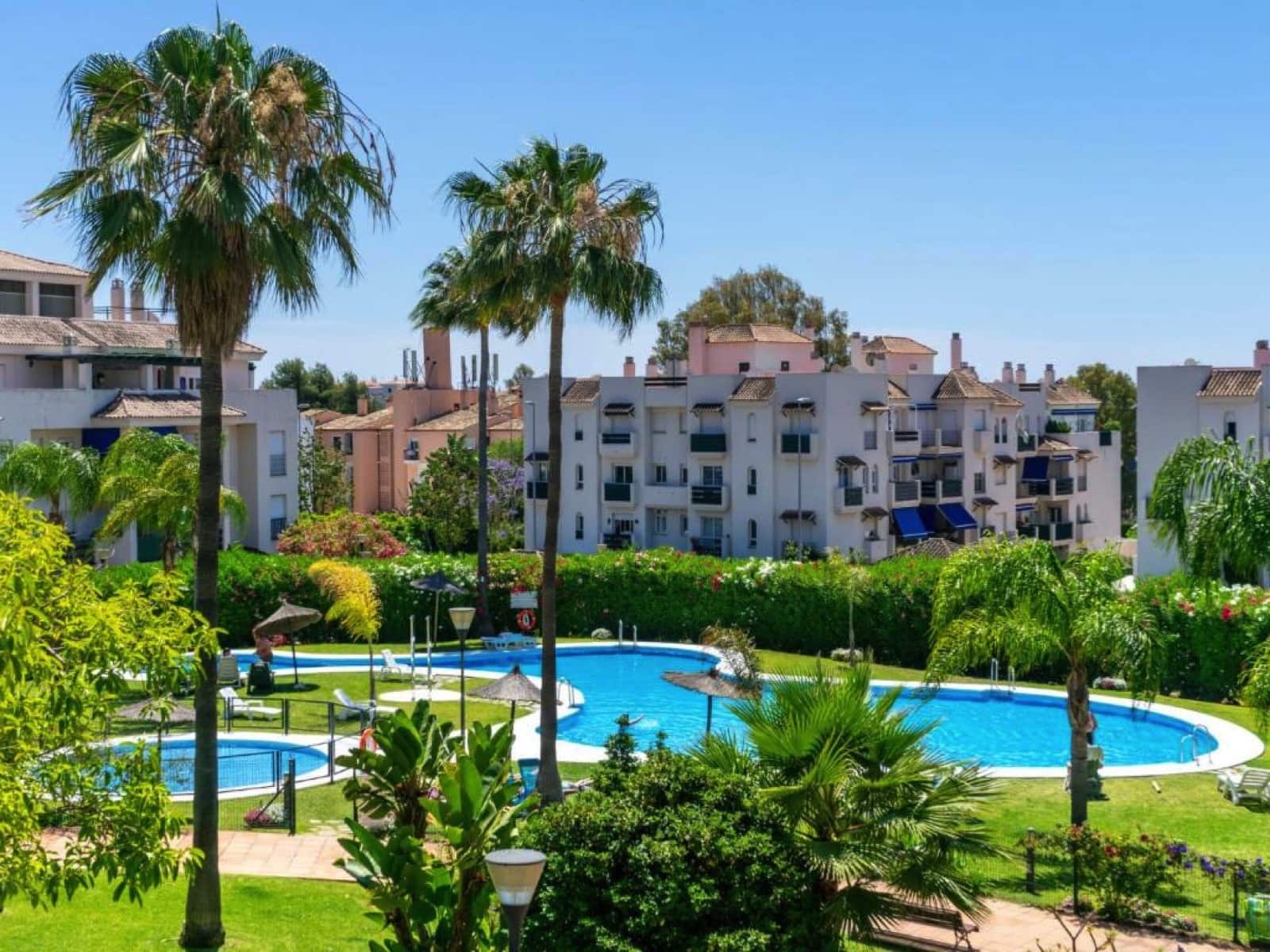 3 sypialnia Apartament na sprzedaż w Marbella z basenem garażem - 555 000 € (Ref: 9676804)
