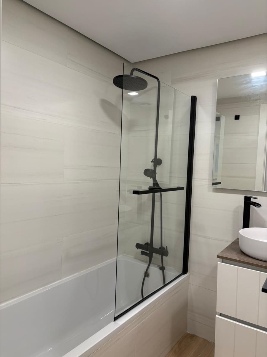 2 bedroom Apartment for sale in Estepona with pool garage - € 425,000 (Ref: 9676805)