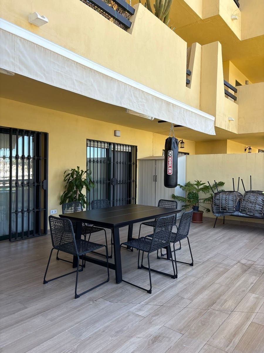 2 bedroom Apartment for sale in Estepona with pool garage - € 425,000 (Ref: 9676805)