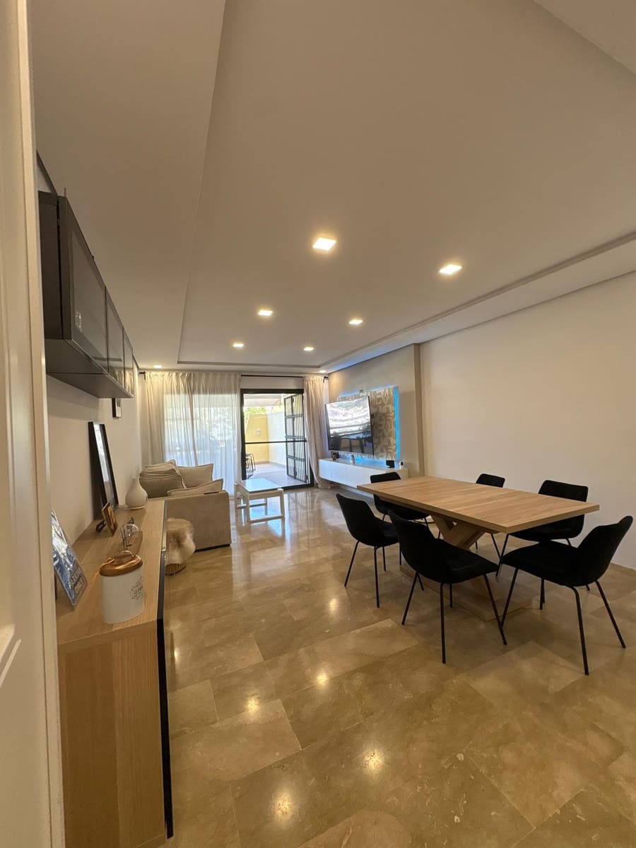 2 bedroom Apartment for sale in Estepona with pool garage - € 425,000 (Ref: 9676805)