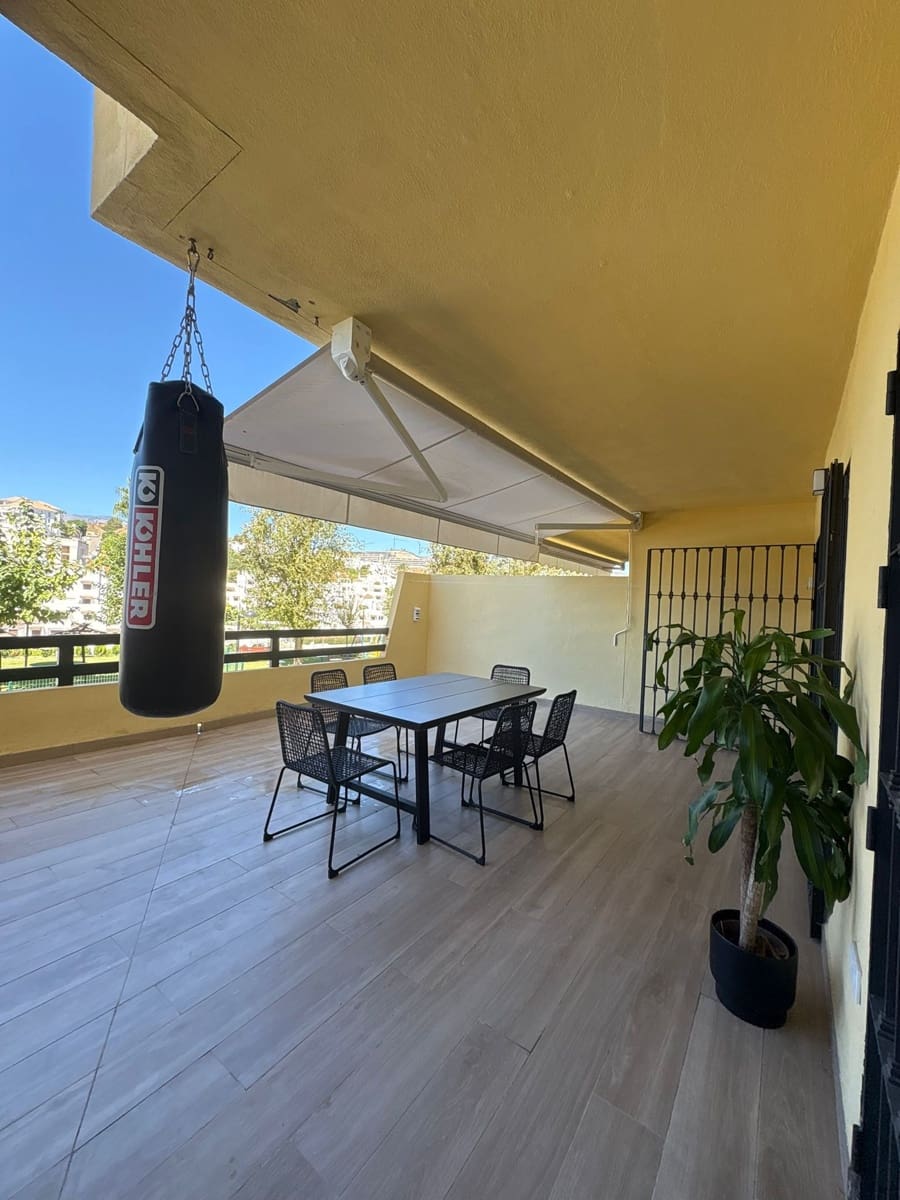 2 bedroom Apartment for sale in Estepona with pool garage - € 425,000 (Ref: 9676805)