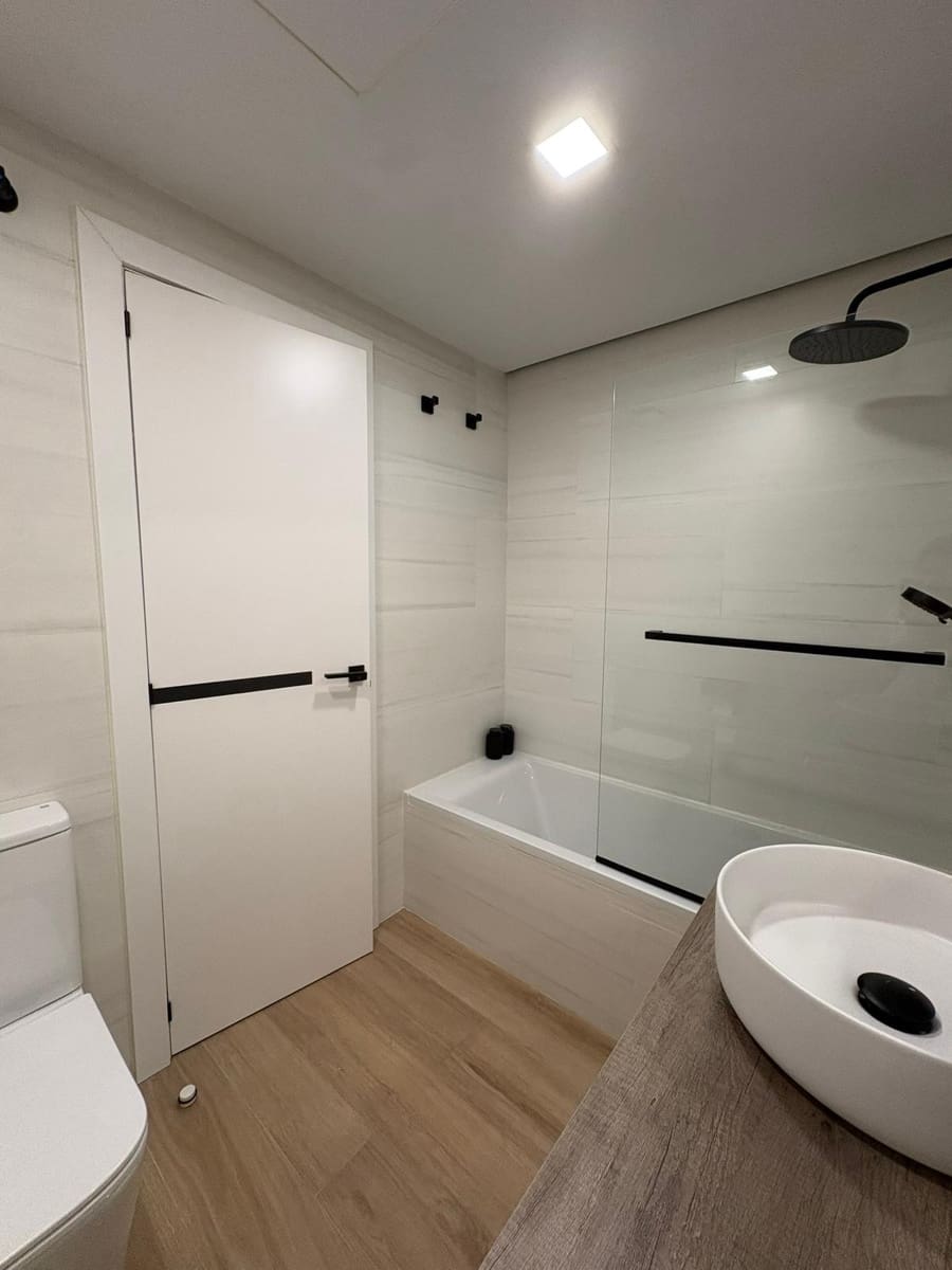 2 bedroom Apartment for sale in Estepona with pool garage - € 425,000 (Ref: 9676805)