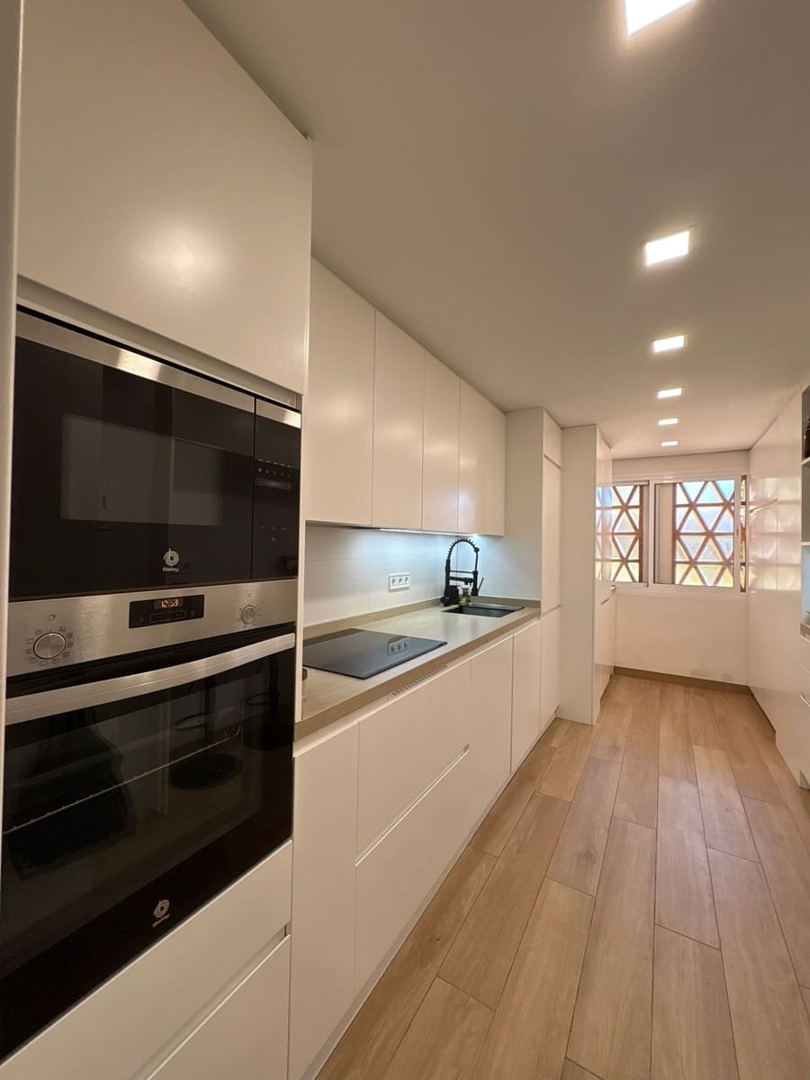 Apartamento de 2 habitaciones en Estepona en venta con piscina garaje - 425.000 € (Ref: 9676805)