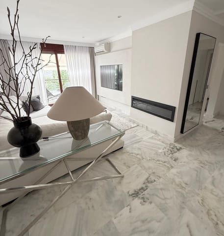 1 soverom Leilighet til salgs i Benahavís med svømmebasseng garasje - € 310 000 (Ref: 9676806)