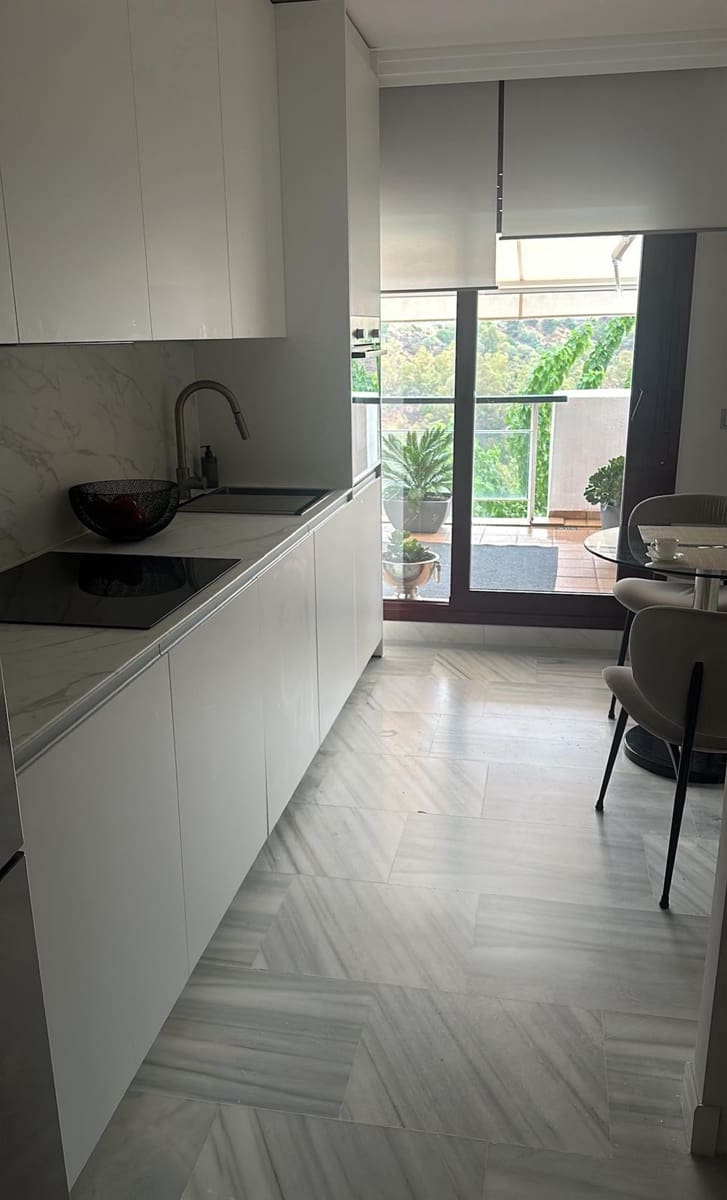 1 bedroom Apartment for sale in Benahavis with pool garage - € 310,000 (Ref: 9676806)