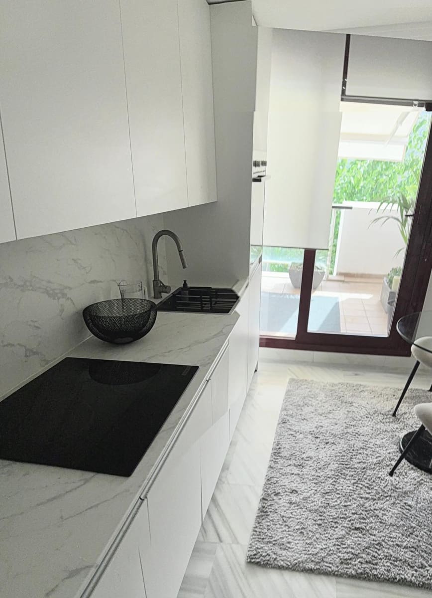 1 bedroom Apartment for sale in Benahavis with pool garage - € 310,000 (Ref: 9676806)