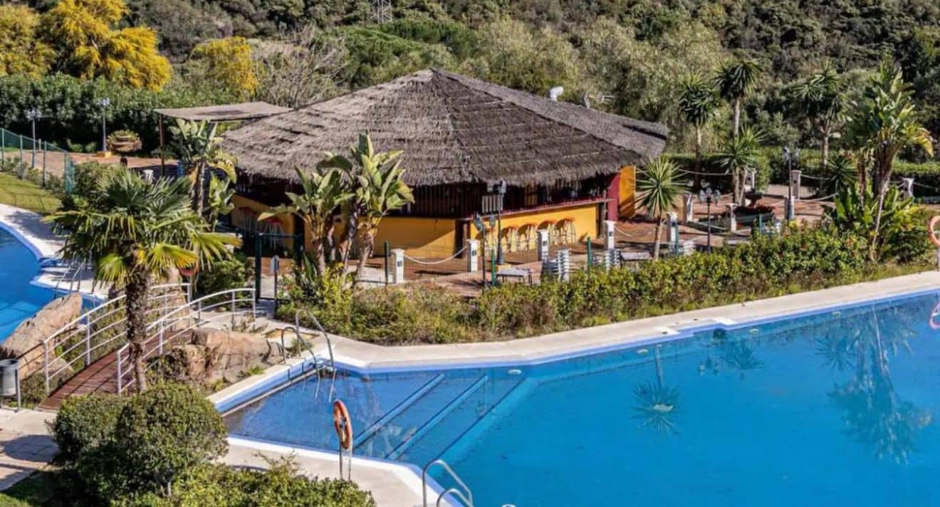 1 bedroom Apartment for sale in Benahavis with pool garage - € 310,000 (Ref: 9676806)