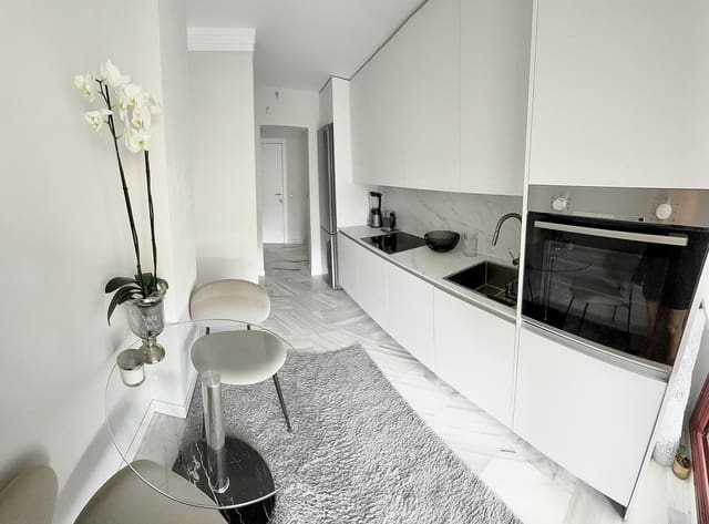 1 soverom Leilighet til salgs i Benahavís med svømmebasseng garasje - € 310 000 (Ref: 9676806)