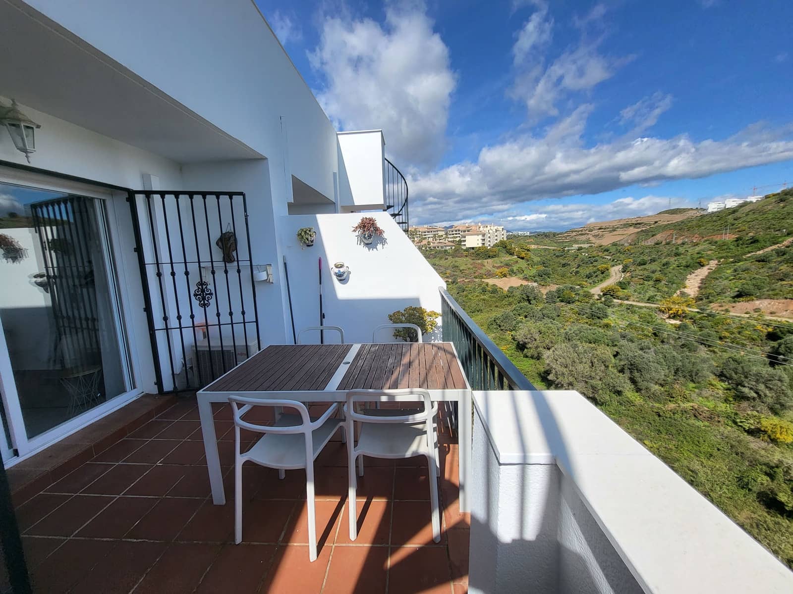 2 soverom Penthouse til salgs i La Cala de Mijas med svømmebasseng garasje - € 315 000 (Ref: 9690057)