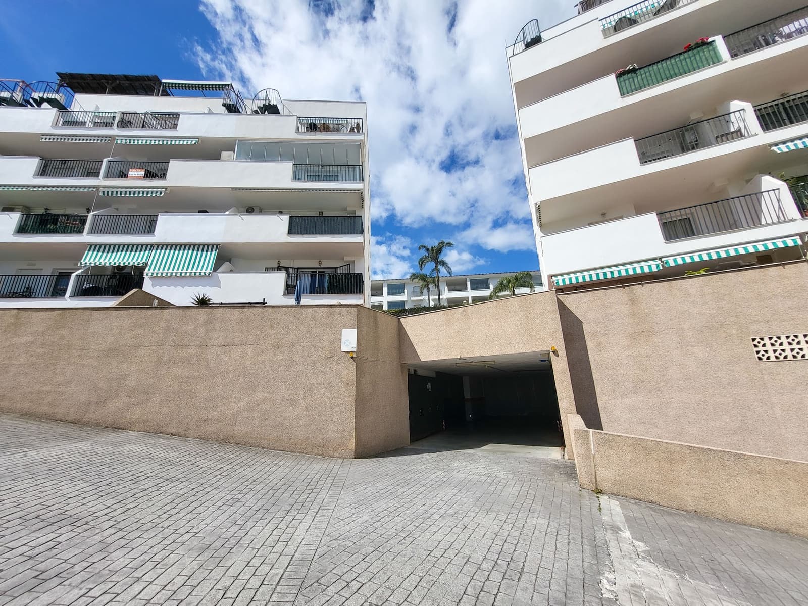 2 soverom Penthouse til salgs i La Cala de Mijas med svømmebasseng garasje - € 315 000 (Ref: 9690057)
