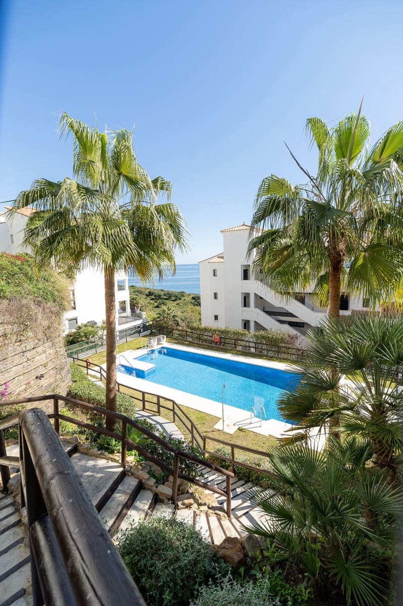 2 soveværelse Lejlighed til salg i Manilva med swimmingpool garage - € 529.000 (Ref: 9690058)