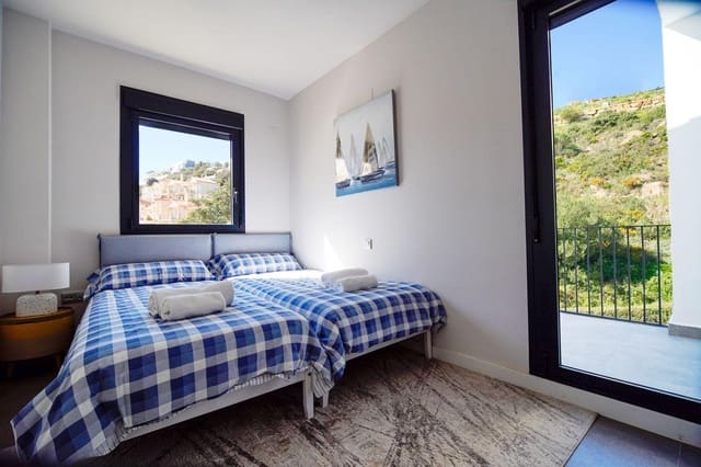 2 soveværelse Lejlighed til salg i Manilva med swimmingpool garage - € 529.000 (Ref: 9690058)