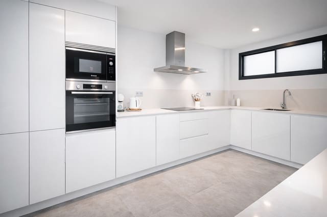 2 Zimmer Apartment zu verkaufen in Manilva mit Pool Garage - 549.000 € (Ref: 9690058)