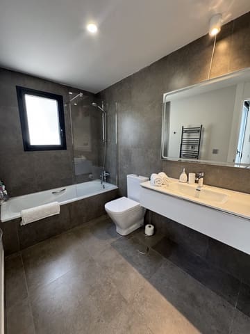 2 Zimmer Apartment zu verkaufen in Manilva mit Pool Garage - 549.000 € (Ref: 9690058)