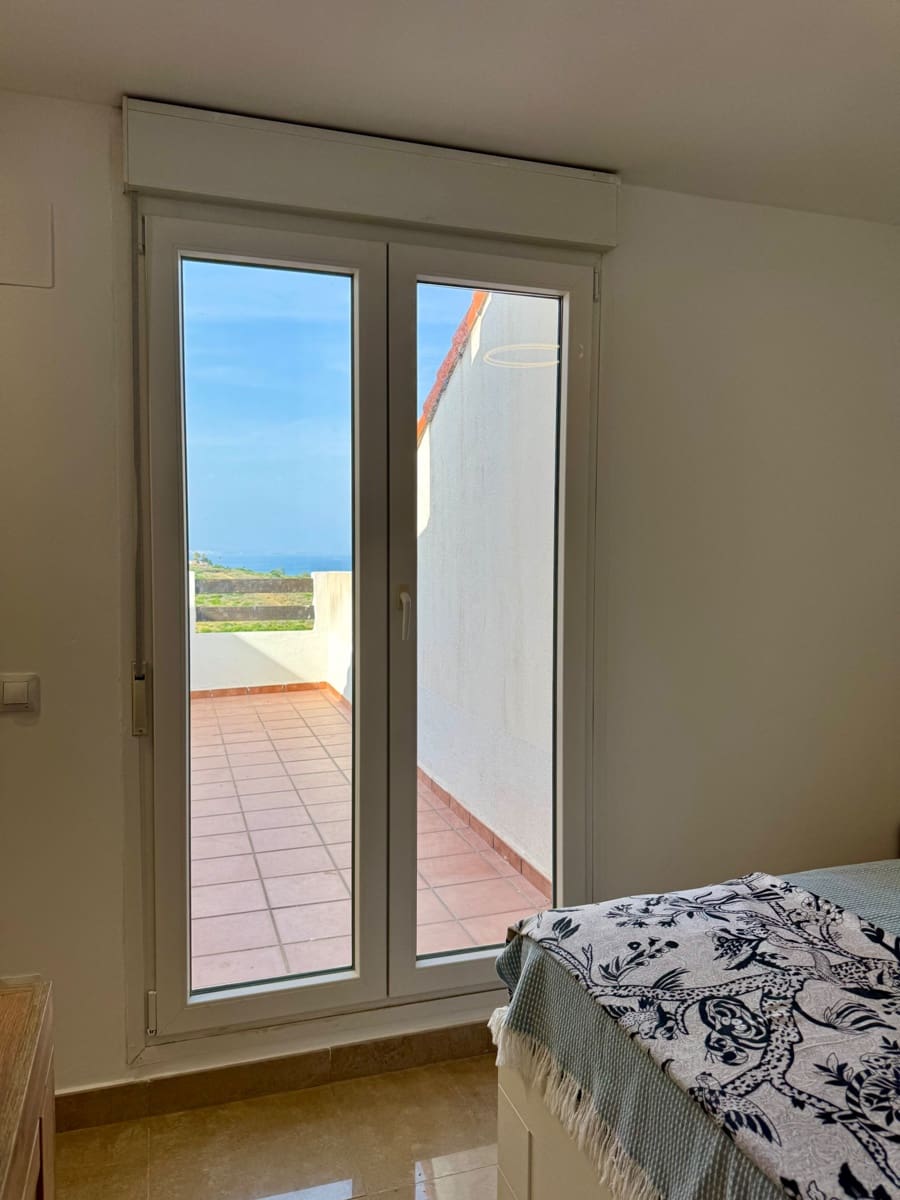 2 quarto Apartamento para venda em La Duquesa / Puerto de la Duquesa com piscina - 259 000 € (Ref: 9690059)