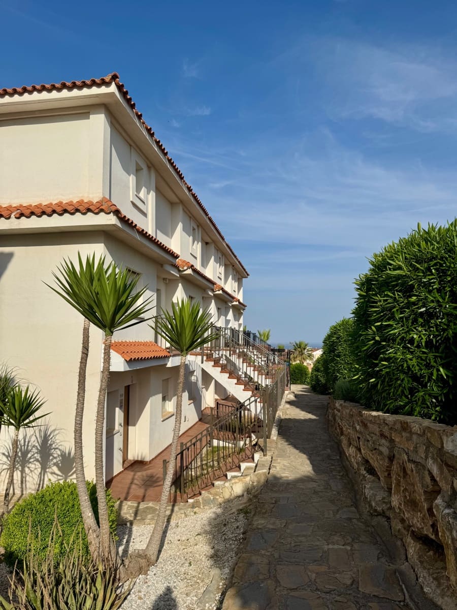 2 quarto Apartamento para venda em La Duquesa / Puerto de la Duquesa com piscina - 259 000 € (Ref: 9690059)