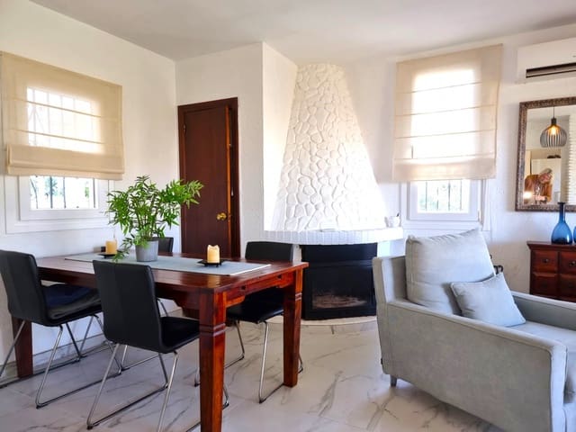 2 slaapkamer Halfvrijstaande villa te koop in Benalmádena met zwembad garage - € 415.000 (Ref: 9700466)