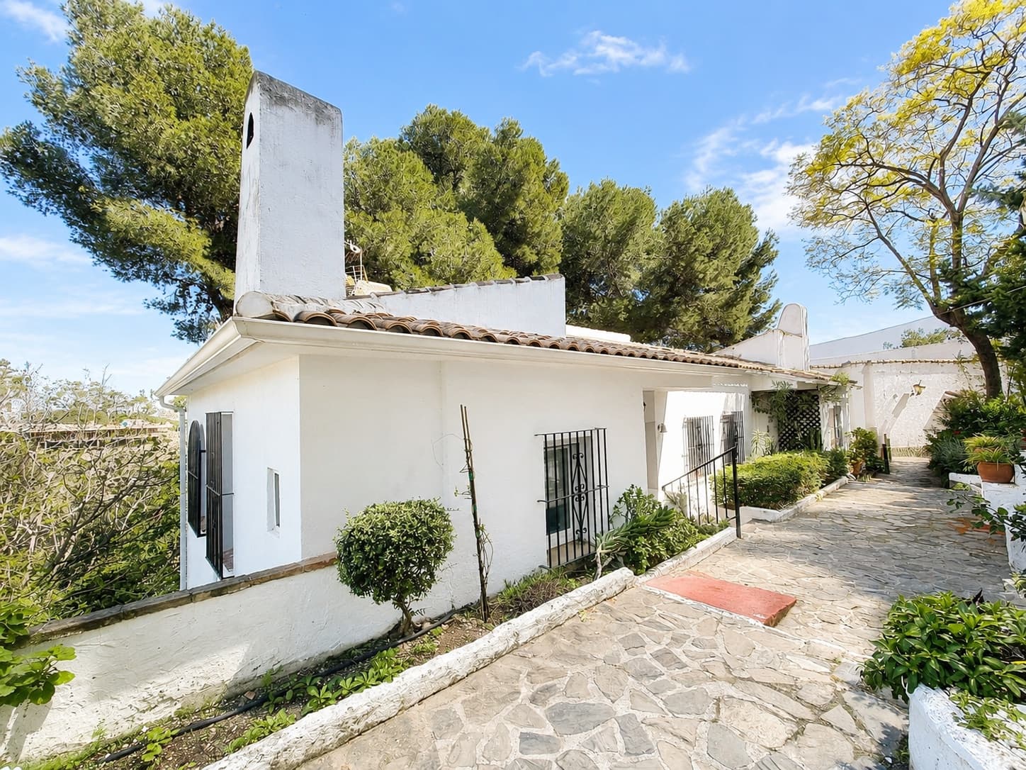 2 bedroom Semi-detached Villa for sale in Benalmadena with pool garage - € 405,000 (Ref: 9700466)