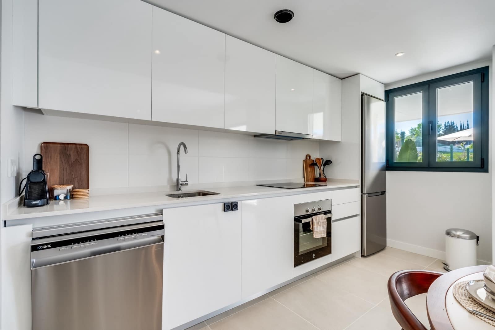 2 bedroom Apartment for sale in Estepona with pool garage - € 429,000 (Ref: 9711125)