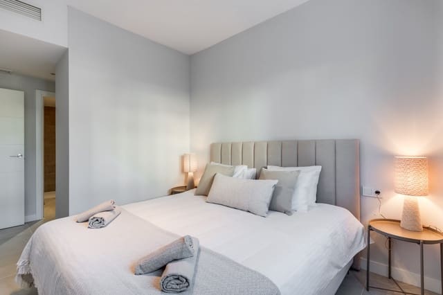 Apartamento de 2 habitaciones en Estepona en venta con piscina garaje - 429.000 € (Ref: 9711125)