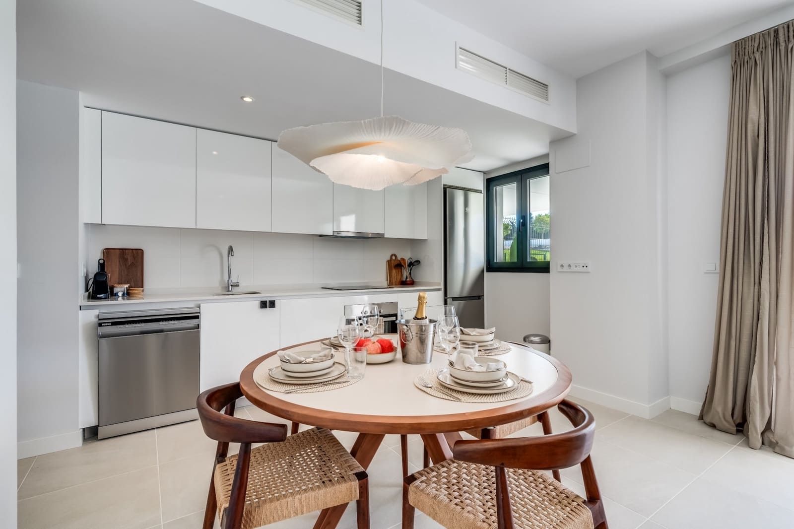 2 bedroom Apartment for sale in Estepona with pool garage - € 429,000 (Ref: 9711125)