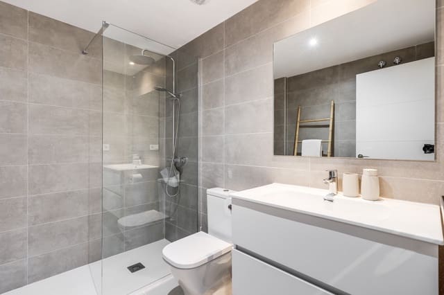 Apartamento de 2 habitaciones en Estepona en venta con piscina garaje - 429.000 € (Ref: 9711125)