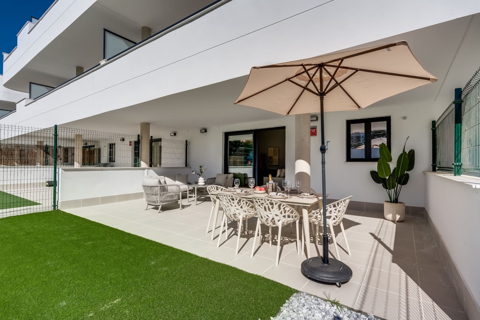 2 bedroom Apartment for sale in Estepona with pool garage - € 420,000 (Ref: 9711125)