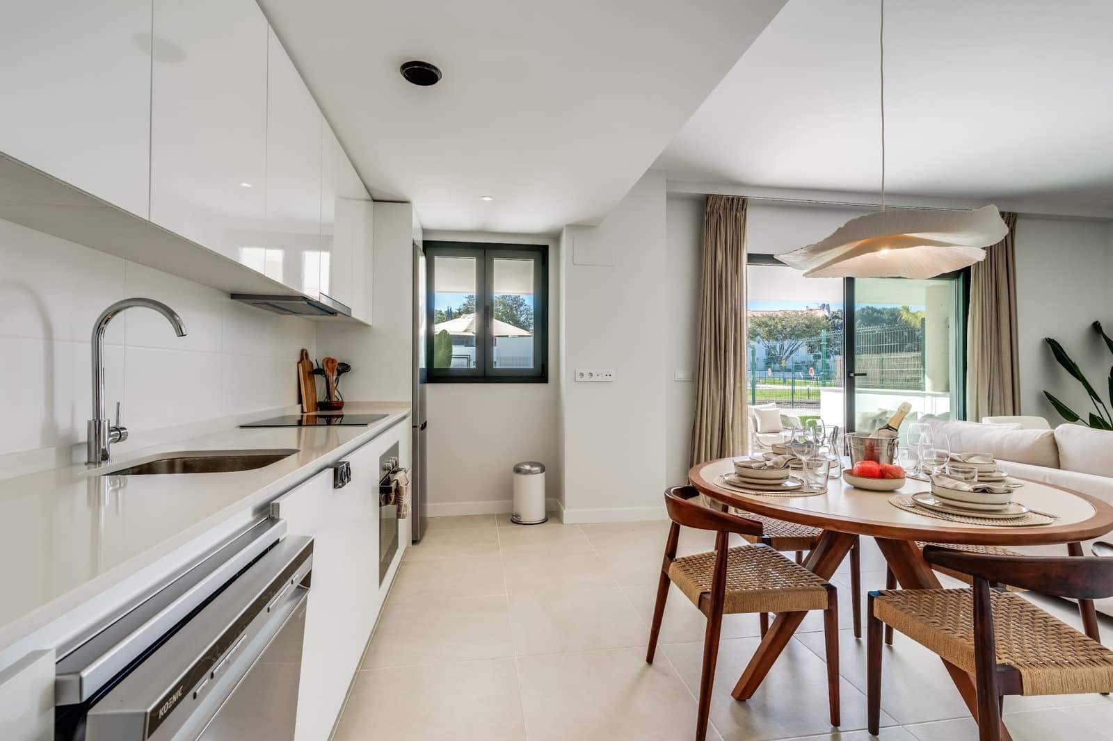 2 bedroom Apartment for sale in Estepona with pool garage - € 420,000 (Ref: 9711125)